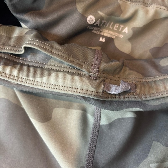 Athleta Green and Black Camo Contender 7/8 Tight Leggings Size Medium - Picture 10 of 10
